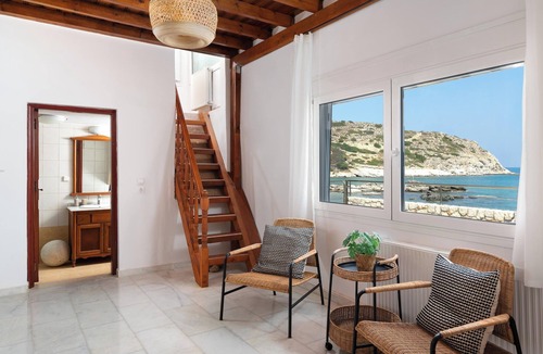 Stegna House | Hamilton Sea Front Villa