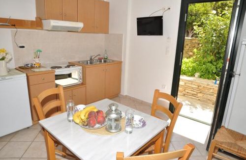Andros Town Apartment | Handakas Studios