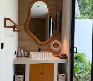 Ubud City-Centre Villa | Hawaii Ubud Luxury 2BR Villa with Private Pool & Tropical Views