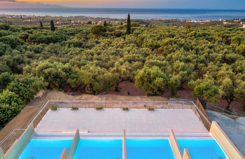Tragaki Hotel | Helena's Aether Suites - Seaview & Heated Infinity Pool