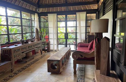 Lodtunduh Ski Chalet | Heliconia, at T house kaja