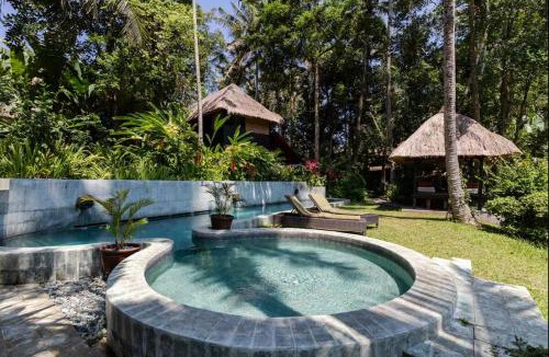 Lodtunduh Ski Chalet | Heliconia, at T house kaja