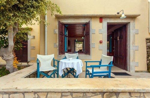 Douliana House | Heliopetra Studios, near beaches