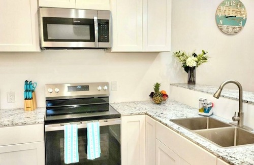 Tar Bay Condo | High Tide Suite