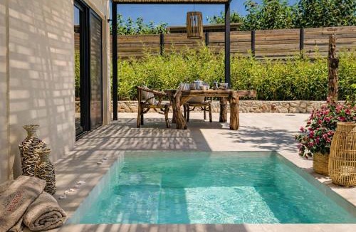 Ratzakli House | Hilaritas Sea View Suites in Kefalonia with Private Pool and Jacuzzi