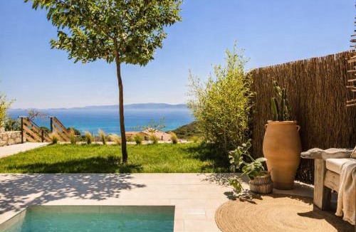 Ratzakli House | Hilaritas Sea View Suites in Kefalonia with Private Pool and Jacuzzi