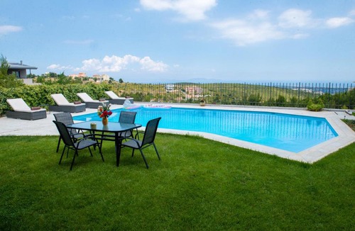 Dasamari Villa | Hillside Villa