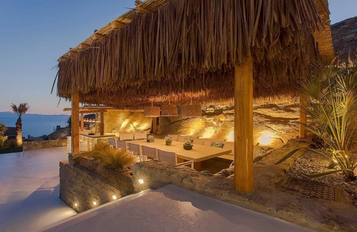 Elia Villa | Hillside Villa Infinity Pool, Gym & Jacuzzi