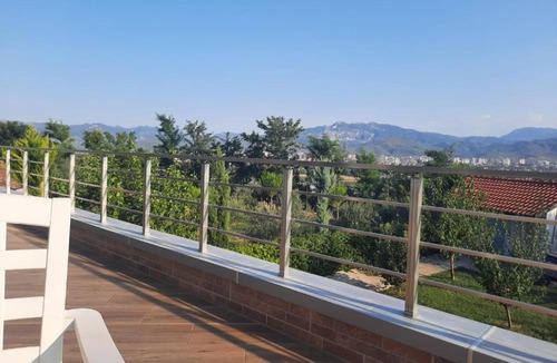 Elbasan Bed & Breakfast | HILLTOP HIDEAWAY