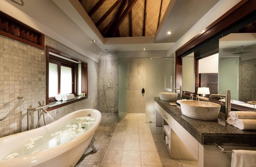 Pihaena Resort | Hilton Moorea Lagoon Resort and Spa