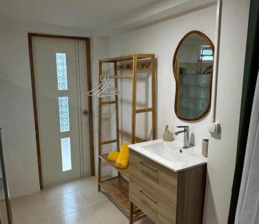 Huahine House | Hinevai LODGE