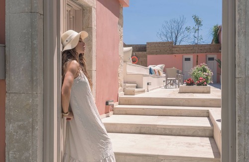 Archanes Villa | Historic Archanes Manor 3 Suites 80sm each Pr Pool & 300sm Courtyard Sleeps 12