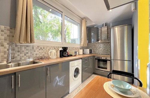 Thissio Apartment | Historic Center getaway 10' walk to Acropolis hill