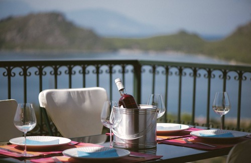 Limni Vouliagmenis House | Holiday Home 'Billi's Loft' with Sea View, Wi-Fi and Air Conditioning