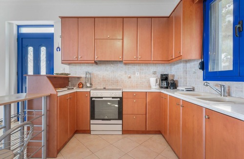 Pefki House | Holiday Home 'Blue Window Seaview Maisonette' with Sea View, Wi-Fi and Air Conditioning
