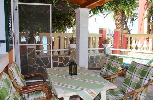 Skala Apartment | Holiday Home Dina
