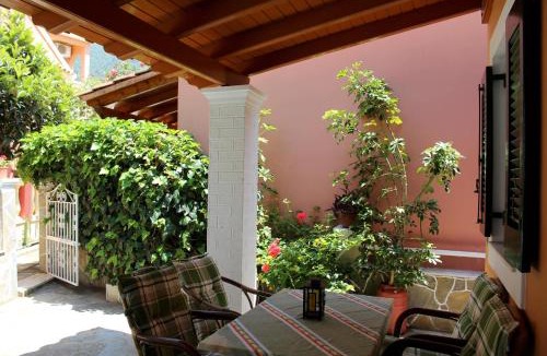 Skala Apartment | Holiday Home Dina