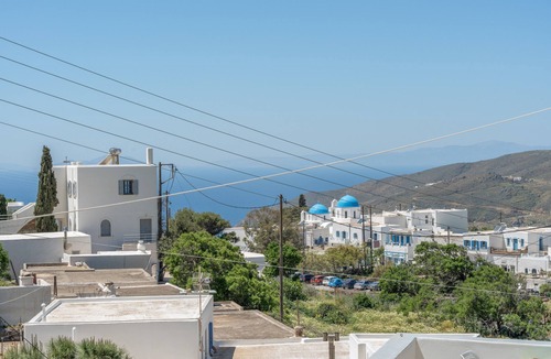 Aegiali House | Holiday Home 'Hippocrates' with Mountain View, Wi-Fi and Air Conditioning