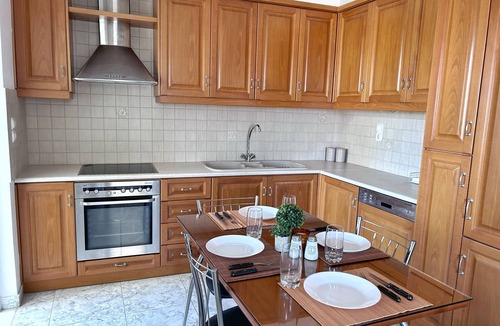 Agkisaras House | Holiday Home 'La Casa Di Leone Casa Sorella' with Sea View, Wi-Fi and Air Conditioning