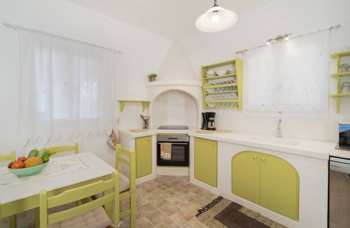 Aliki House | Holiday Home "Maria's Village Villa Anemomylos" with Sea View, Private Terrace & Wi-Fi