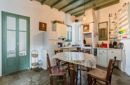 Arnados House | Holiday Home 'Nikos - Tinos - Arnados' with Sea View and Shared Terrace