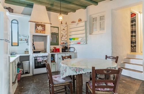 Arnados House | Holiday Home 'Nikos - Tinos - Arnados' with Sea View and Shared Terrace