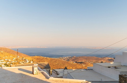 Arnados House | Holiday Home 'Nikos - Tinos - Arnados' with Sea View and Shared Terrace
