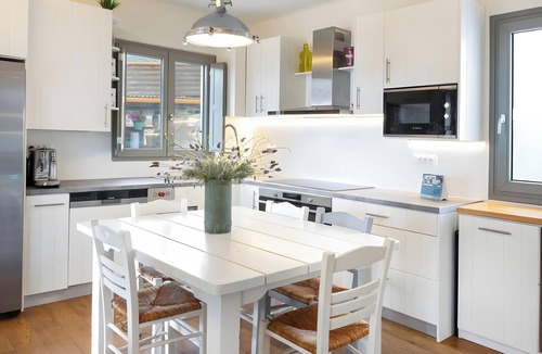 Milos House | Holiday Home 'Olive' with Sea View, Wi-Fi and Air Conditioning