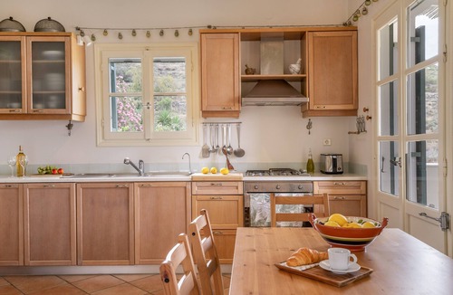 Posidonia House | Holiday Home 'Sunset Retreat Villa Sophia", Wi-Fi and Air Conditioning