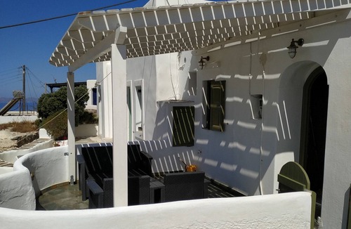 Sikinos House | Holiday Home 'Sigalas House, Sikinos Island' with Sea View, Terrace and Air Conditioning