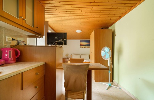 Frikes House | Holiday Home 'Studio Liana' with Private Terrace, Wi-Fi and Air Conditioning