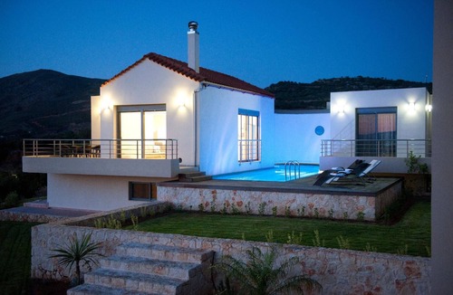 Nopigia House | holiday home "Villa Pounentes" with private pool