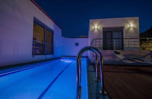 Nopigia House | holiday home "Villa Pounentes" with private pool