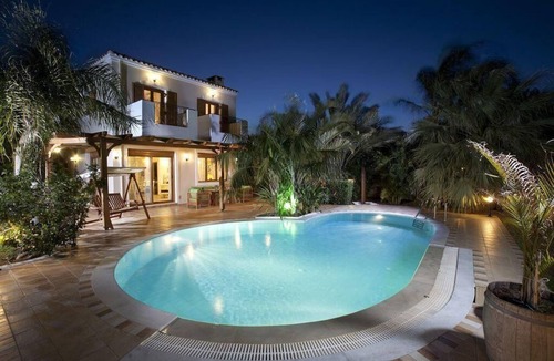 Old Hersonissos House | Holiday villa "Pandora" with a view of the water