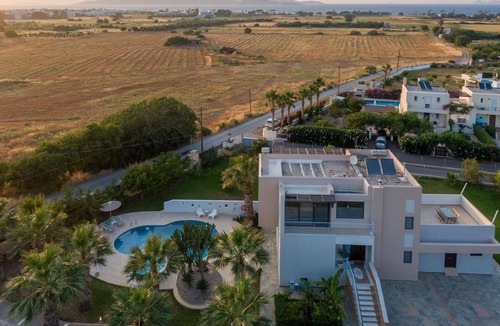 Tingaki House | Holiday villa "Xenos 2" with view of the water