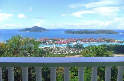 Zig Zag Ward Villa | Homerez - Elegant Villa with Sea View in Victoria