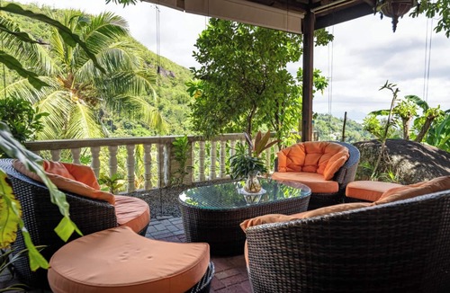 Glacis House | Homerez - Spacious House with Shared Pool in Machabee