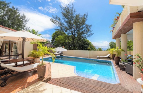 Glacis House | Homerez - Spacious House with Shared Pool in Machabee