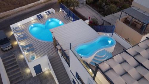 Perivolos Apartment | Honeymoon Beach Studios