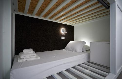 Oia Hostel | Hostel 16 Oia