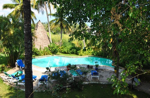 ProCab Apartment | Hostel room with shared bathroom on tropical lagoon