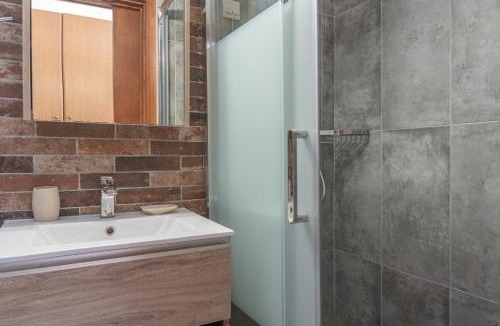 Menetai House | Hotel Albatros