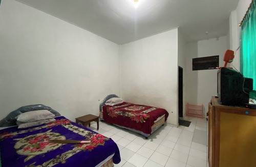 Teuku Umar Hotel | Hotel O Puri Queen Dua