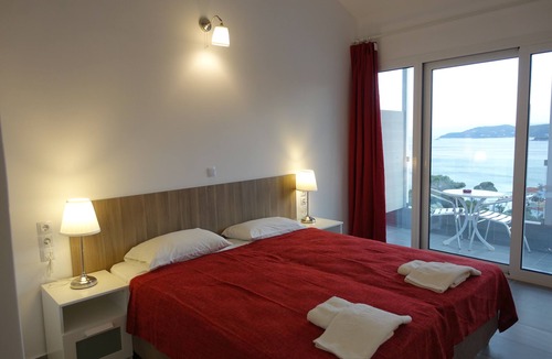 Skiathos Town Hotel | Hotel Rene
