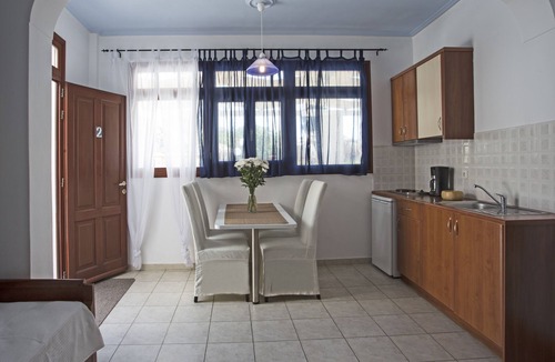Perissa Apartment | House for 5 included car, breakf (Heated Pool)