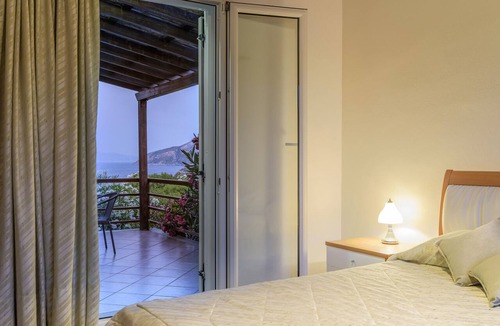 Samos Town Villa | House with character, private swimming pool, spectacular view