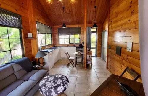 Mahina House | House with swimming pool and large wooded garden in quiet, elevated neighborhood