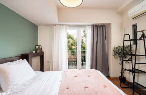 Thessaloniki City Centre Apartment | Houseloft Cosmopolitan Comfort