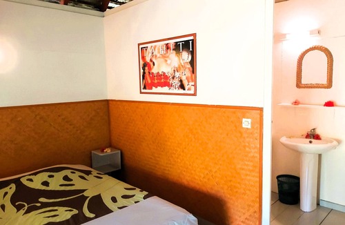 Huahine Bed & Breakfast | HUAHINE - Bungalow Saumon des Dieux