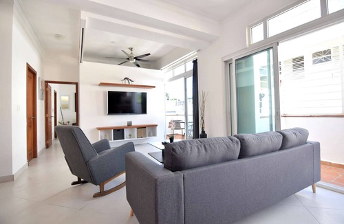 San Anton Apartment | Huge &Bright 1BR Apt all in ZC in walking distance
